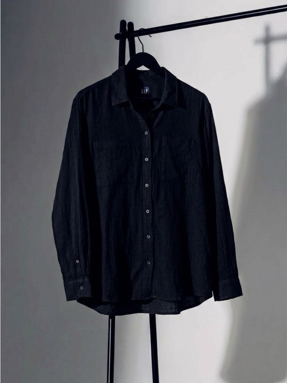 GAP Men’s Black Long-Sleeve Button-Down Shirt